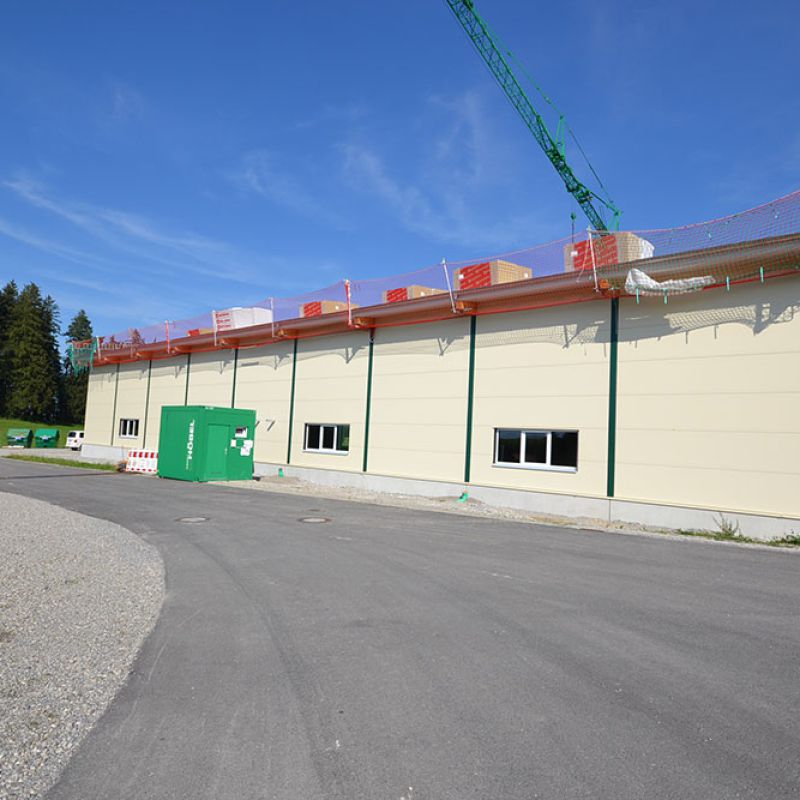 Neubau: Produktionshalle mit Büroräumen